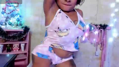 Snapshot of lauren_hills7069 chatting on 12.23.24 Lauren online show from 12.23.24