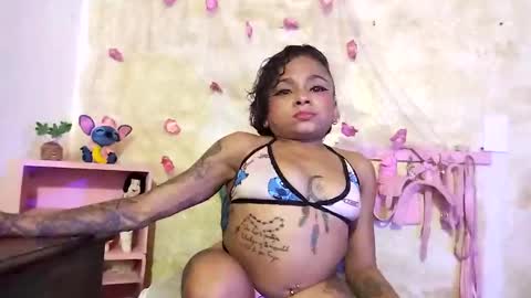 Snapshot of lauren_hills7069 chatting on 01.14.25 Lauren online show from 01.14.25