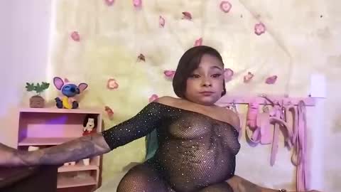 Snapshot of lauren_hills7069 chatting on 01.18.25 Lauren online show from 01.18.25