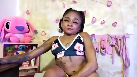 Snapshot of lauren_hills7069 chatting on 01.23.25 Lauren online show from 01.23.25