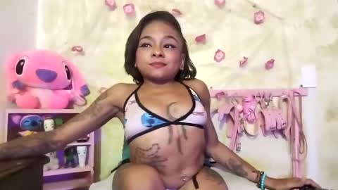 Snapshot of lauren_hills7069 chatting on 02.14.25 Lauren online show from 02.14.25