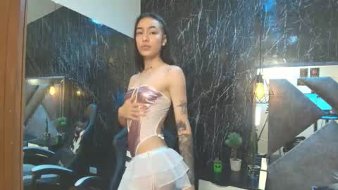 LaurenHazel  online show from 10.31.25