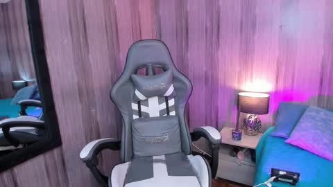 LaurenHazel  online show from 12.17.25