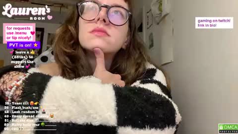 Snapshot of laurenipsumsit chatting on 06.15.26 Lauren online show from 06.15.26