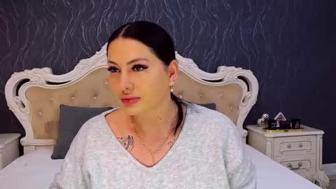 Snapshot of laurenjenssen chatting on 11.06.25 Laura online show from 11.06.25