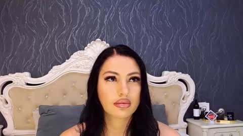 Snapshot of laurenjenssen chatting on 11.13.25 Laura online show from 11.13.25