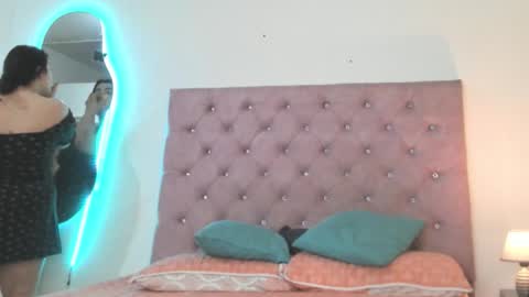 laurenlaine online show from 11.30.25