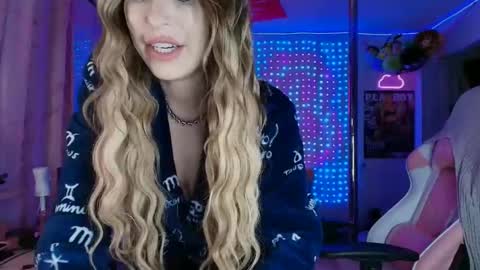 Snapshot of laurenlotus chatting on 06.05.26 Lauren Lotus online show from 06.05.26