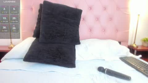 laurenn_smitth online show from 01.03.25