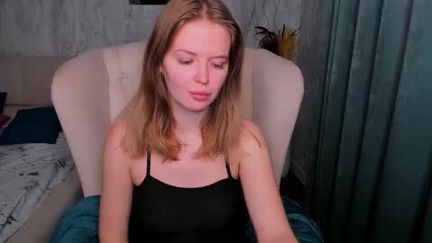 Snapshot of laurennhill chatting on 10.25.25 laurennhill online show from 10.25.25