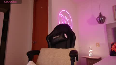 Lauren Saenz online show from 04.18.26