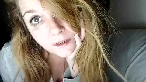 Snapshot of lauriehotxxx chatting on 02.05.25 lauriehotxxx online show from 02.05.25
