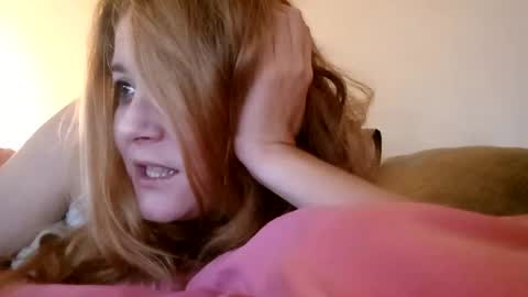 Snapshot of lauriehotxxx chatting on 10.12.25 lauriehotxxx online show from 10.12.25