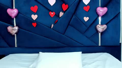 LauryJonson  online show from 02.11.25