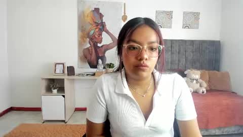 Snapshot of lauu7 chatting on 06.18.26 lauu7 online show from 06.18.26