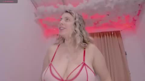 Lauu G online show from 01.12.25