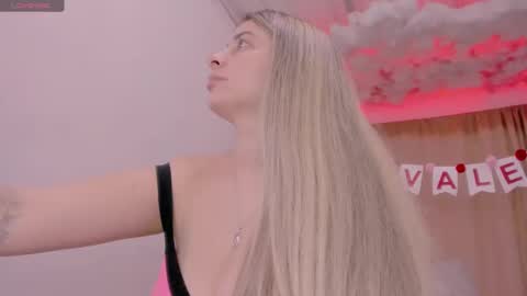 Lauu G online show from 02.15.25