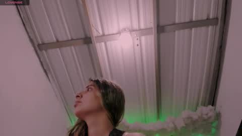 Lauu G online show from 02.27.25