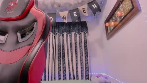 Lauu G online show from 10.11.25