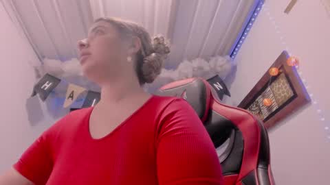 Lauu G online show from 10.12.25