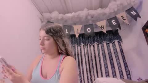 Lauu G online show from 10.13.25