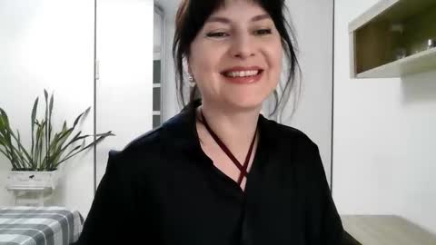 Snapshot of lavender_victoria chatting on 09.18.25 Diana  online show from 09.18.25