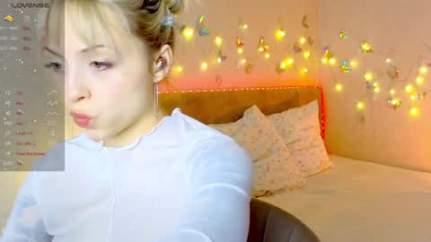 Snapshot of lavenderlav chatting on 01.12.25 Melissa online show from 01.12.25