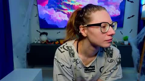 Snapshot of laveniadevoss chatting on 11.26.25 Gloria online show from 11.26.25