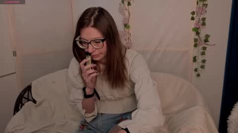 Snapshot of laveniadevoss chatting on 12.14.25 Gloria online show from 12.14.25