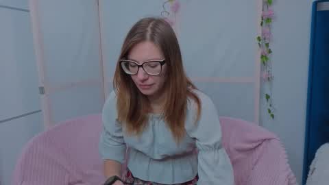 Snapshot of laveniadevoss chatting on 12.17.25 Gloria online show from 12.17.25