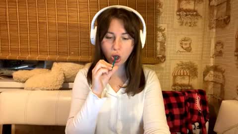 Snapshot of lavinabinney chatting on 12.05.25 Emily online show from 12.05.25