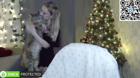 Snapshot of lavinell chatting on 12.14.24 Mia online show from 12.14.24