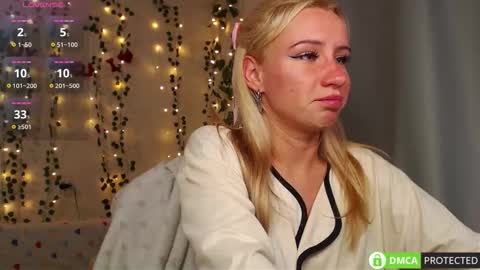 Snapshot of lavinell chatting on 10.21.25 Mia online show from 10.21.25