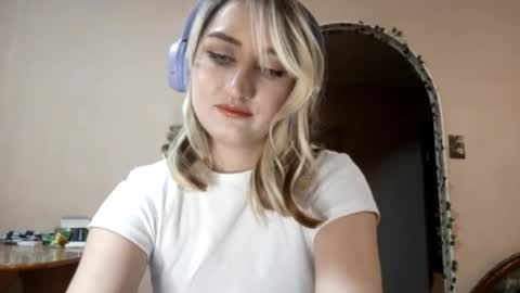 Snapshot of lawanalezama chatting on 11.03.25 Ann online show from 11.03.25