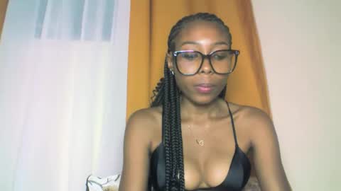 layannek online show from 10.22.25