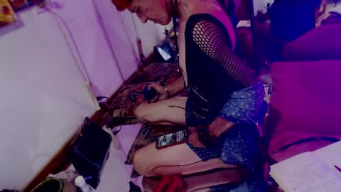 Snapshot of laye19 chatting on 01.31.25 Laye19 online show from 01.31.25