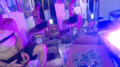 Snapshot of laye19 chatting on 02.02.25 Laye19 online show from 02.02.25