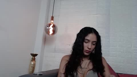 Layla online show from 02.12.25