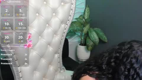 Layla online show from 09.09.25