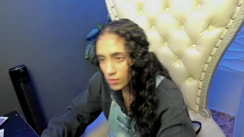 Layla online show from 10.02.25