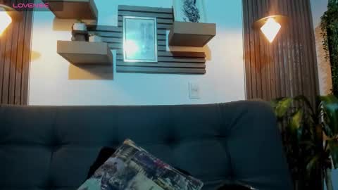 Layla online show from 10.14.25