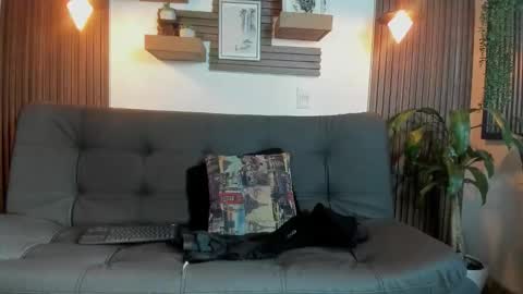 Layla online show from 10.20.25