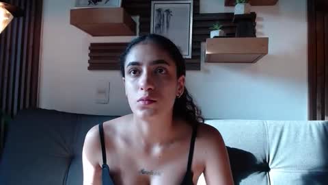 Layla online show from 11.22.25