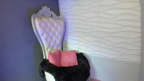 Layla online show from 04.13.26