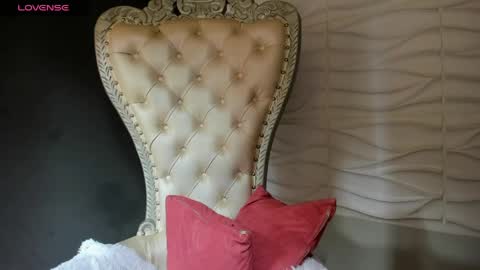 Layla online show from 04.17.26