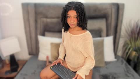 layla_clarke online show from 02.28.25