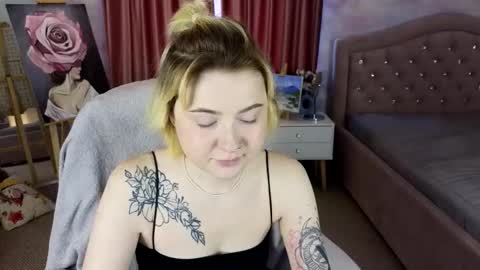 Snapshot of layla_cookies chatting on 11.04.25 Layla online show from 11.04.25