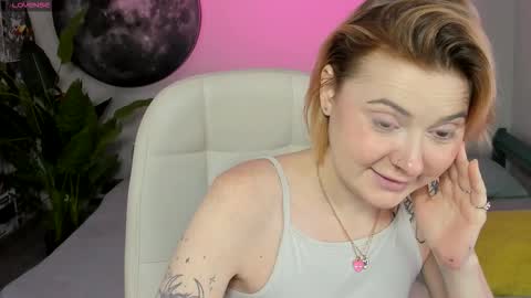 Layla online show from 11.18.25