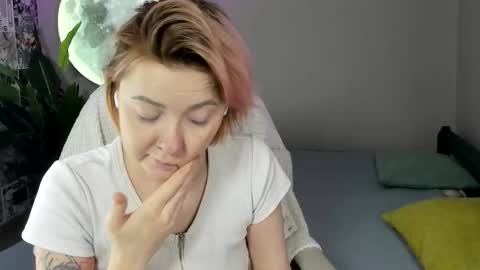 Layla online show from 11.20.25