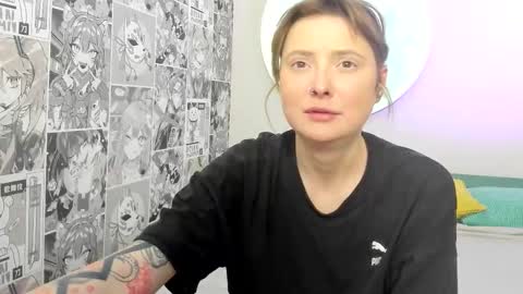 Layla online show from 12.18.25